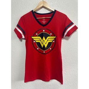 Wonder Woman Red V Neck T Shirt Womens Size L DC Comics Superhero Graphic Tee